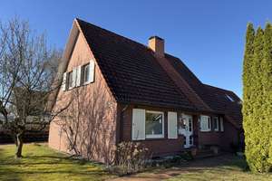 Charmantes Einfamilienhaus mit großem Grundstück und zusätzlichem Bauplatz! – Die vollständige Adresse der Immobilie erhältst du vom Anbieter., 24576 Bad Bramstedt – Vorschaubild 24