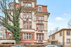 Frankfurt-Westend: Vermietete 4-Zimmer-Altbauwohnung mit Balkon – Attraktive Kapitalanlage