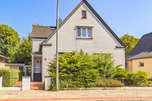 Großzügiges Einfamilienhaus mit Einliegerwohnung in bevorzugter Lage von Bremerhaven Wulsdorf – Die vollständige Adresse der Immobilie erhältst du vom Anbieter., 27572 Wulsdorf, Bremerhaven – Vorschaubild 2