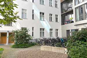 Charmante 2-Zimmer-Altbauwohnung mit Terrasse im ruhigen Innenhof in Berlin-Prenzlauer Berg – Wichertstraße 48, 10439 Berlin – Vorschaubild 1