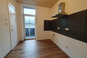 Renovierte 3-Zimmer-Altbau-Wohnung mit Dusche, Badewanne und Balkon im 1. OG – Ruhrstraße 26-28, 27570 Geestemünde, Bremerhaven – Vorschaubild 6