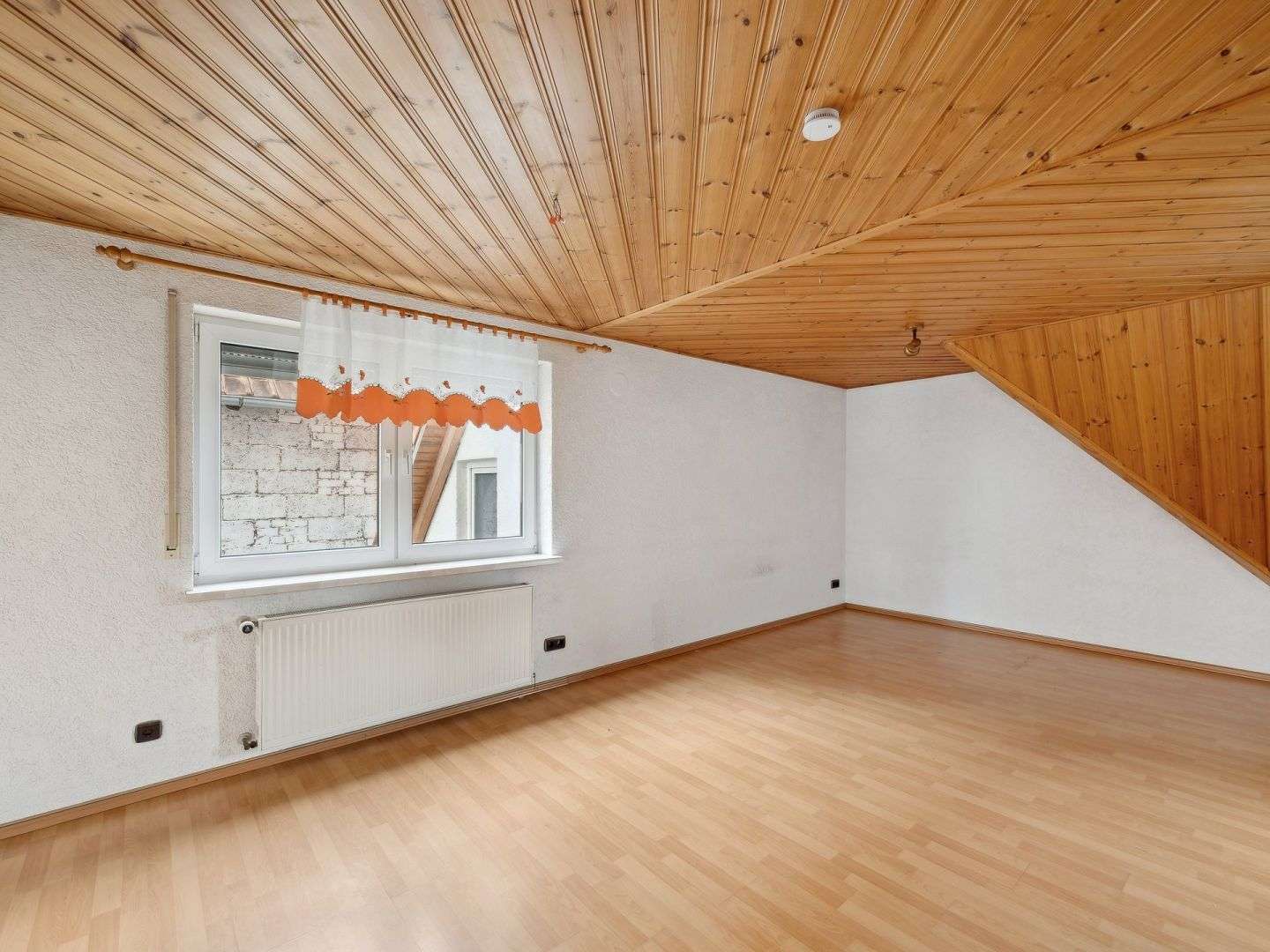 Immobilie in Schweigen-Rechtenbach - Maisonette-Wohnung im Anbau (1992) mit Garage im Dreifamilienhaus – Schweigen-Rechtenbach - Bild 5