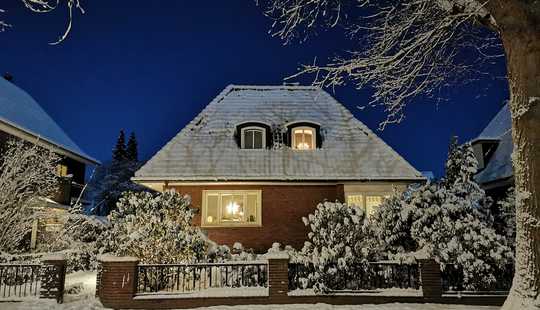 Bild von Historisches Einfamilienhaus (7,5Zi) mit sonnigem, gepflegtem Garten im ruhigen, alten Marienthal
