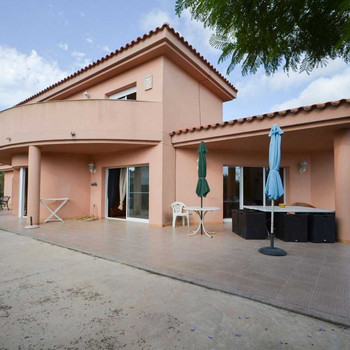 Villa mit privatem Pool am Strand von Riumar