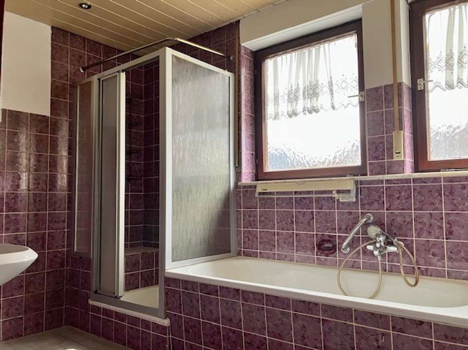 Bad EG renovierungsbedürftig