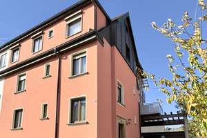 Doppelhaushälfte mit 3 Garagen, Wintergarten, Balkon und kleinem Garten! In guter Lage, Stadtteil Gl – Die vollständige Adresse der Immobilie erhältst du vom Anbieter., 95447 Glocke/Saas, Bayreuth – Vorschaubild 2