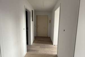 Gehobene 3-Zimmer-Wohnung mit EBK von Nolte, Garage & 2 Balkonen – Augsburger Straße 749, 70327 Obertürkheim (Ortsteil), Stuttgart – Vorschaubild 7