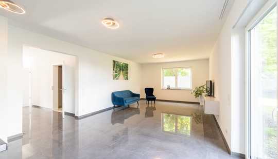 Bild von Haus sucht glückliche Familie