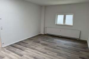 2 Räume inclusive  einer 25 qm kleinen Halle! Wohnen und arbeiten! – Geestemünder Straße 3, 28219 Walle (Ortsteil), Bremen – Vorschaubild 2