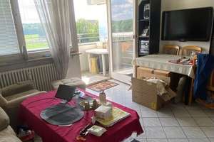Großzügige Eigentumswohnung mit Balkon, Aufzug und Weitblick – Wohnen mit Potenzial in Augsburg – Die vollständige Adresse der Immobilie erhältst du vom Anbieter., 86161 Hochfeld, Augsburg – Vorschaubild 2