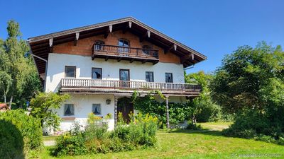 Rarität!
Bäuerliches Anwesen (Resthof), absolut ruhig gelegen,
zwischen Chiemsee &
Seeoner See