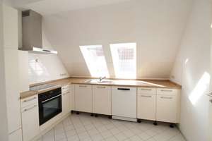 Bezugsfrei nahe FU Berlin: helle 2-Zimmer-Dachgeschosswohnung am Breitenbachplatz – Die vollständige Adresse der Immobilie erhältst du vom Anbieter., 12163 Steglitz, Berlin – Vorschaubild 14
