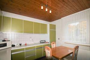 Zweifamilienhaus mit Potenzial: gepflegt, ruhige Lage, hervorragende Verkehrsanbindung – Die vollständige Adresse der Immobilie erhältst du vom Anbieter., 90475 Altenfurt Nord, Nürnberg – Vorschaubild 2
