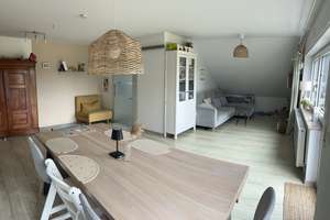 Helle, moderne 3,5-Zimmer-Wohnung mit Klimaanlage und Balkon ins Grüne