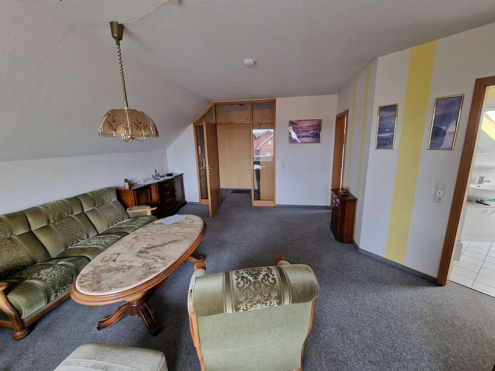 Immobilie in Lembruch - Charmante, gut vermietete zwei-Zimmer-Dachgeschosswohnung zu verkaufen - Bild 5