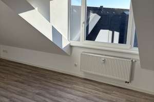 Charmante 2-Zimmer-Wohnung im Dachgeschoss am Dreiecksplatz in Kiel – Koldingstraße 8, 24105 Brunswik, Kiel – Vorschaubild 14