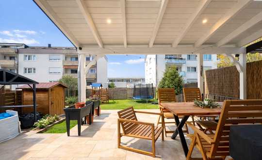 Kernsaniertes Wohnen und Wohlfühlen: Charmantes Haus  mit Garten und Dachgeschoss