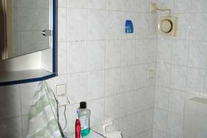 Ansprechende 3-Zimmer-1 OG-Wohnung mit Einbauküche in Wiesbaden Innenstadt – Hermanstraße 2, 65183 Westend / Bleichstraße, Wiesbaden – Vorschaubild 2