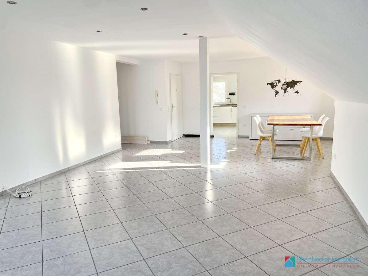 Immobilie in Neulußheim - Moderne und großzügige  Dachgeschosswohnung mit Balkon, beheiztem Hobbyraum, Stellplatz & Garage - Bild 13