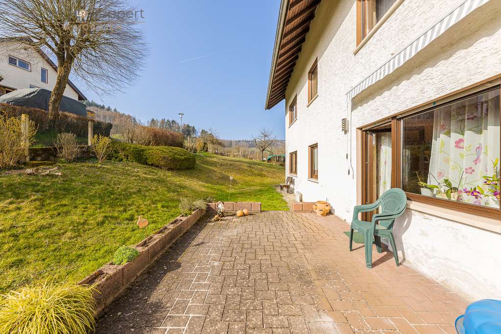 Immobilie in Heppenheim - Wohnen mit viel Platz und Potenzial – Zweifamilienhaus mit Gartenidylle - Bild 3