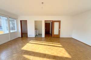 Zentral und verkehrsgünstig gelegen! 1,5 Zimmerwohnung mit Balkon (Loggia) und PKW-Stellplatz!