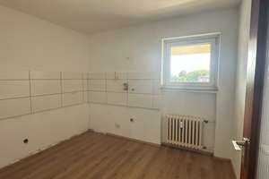 Frisch renovierte 2-Zimmer-Wohnung mit Rheinblick, Loggia & Aufzug 5. OG – Kasteelstraße 1-3, 47119 Ruhrort, Duisburg – Vorschaubild 5