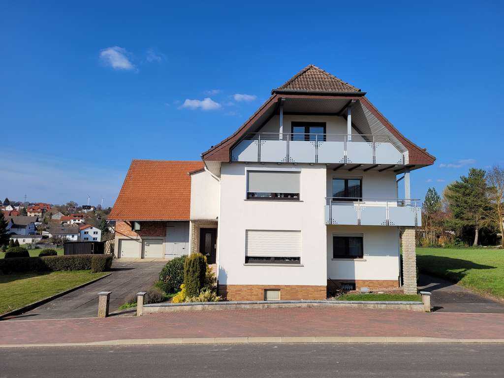 Immobilie in Hohenroda - WEITLÄUFIG!!! Ein- Zweifamilienwohnhaus mit Zwischenbau, Scheune und 8206 m² Grdst. - Bild 1