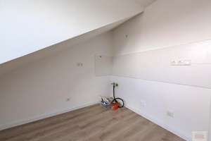 Voll saniertes Dachgeschoß-Apartment in Eller-Süd – Peter-Richarz-Str. 48, 40229 Eller, Düsseldorf – Vorschaubild 2