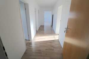 Zweifamilienhaus mit 3 Garagen in Essenbach/Landshut - Zum selbst darin Wohnen oder als Investment! – Landshut (Kreis) – Vorschaubild 6