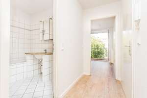 Lichtdurchflutetes Wohngefühl mit Südbalkon – stilvoll renoviertes 2-Zimmer-Apartment! Aufzug! – Herbststraße 14, 13409 Reinickendorf (Ortsteil), Berlin – Vorschaubild 5