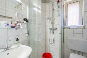 Ein Zuhause voller Charme, ein Grundstück voller Möglichkeiten – Ihr Kapitel im Düsseldorfer Süden – Die vollständige Adresse der Immobilie erhältst du vom Anbieter., 40593 Urdenbach, Düsseldorf – Vorschaubild 4