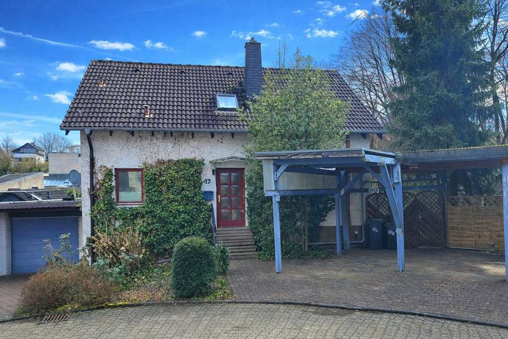 Immobilie in Hückeswagen - EINFAMILIENHAUS MIT EINLIEGERWOHNUNG IN RUHIGER UND BELIEBTER SACKGASSENLAGE VON HÜCKESWAGEN - Bild 0