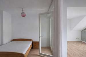 Charmante Altbau-Dachgeschosswohnung mit Wintergarten in Neukölln – Die vollständige Adresse der Immobilie erhältst du vom Anbieter., 12051 Neukölln (Ortsteil), Berlin – Vorschaubild 5