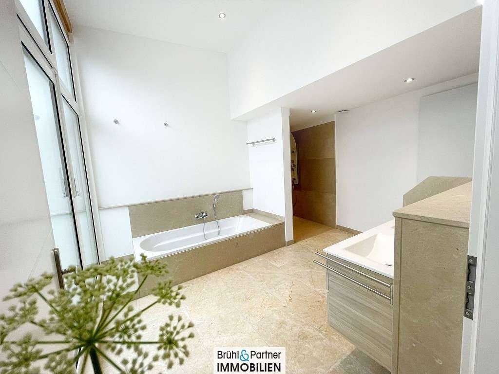 Immobilie in Nierstein - Ziehen Sie mit Ihren Eltern ein - zwei kernsanierte Häuser nebeneinander - modern und pflegeleicht - Bild 14