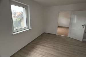 Teils renovierte und modernisierte Doppelhaushälfte mit 8 Zimmern in Ebnath – Die vollständige Adresse der Immobilie erhältst du vom Anbieter., 95683 Ebnath – Vorschaubild 6