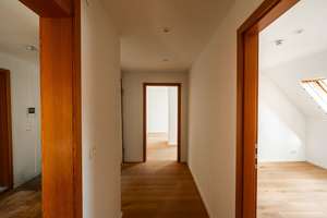 Elegante 4-Zimmer-Dachgeschosswohnung mit Charme – Lichtdurchflutet in Esslingen – Die vollständige Adresse der Immobilie erhältst du vom Anbieter., 73728 Innenstadt, Esslingen am Neckar – Vorschaubild 9