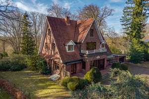 Herrschaftliche Rotklinker-Villa auf einzigartigem Grundstück direkt am Alsterlauf