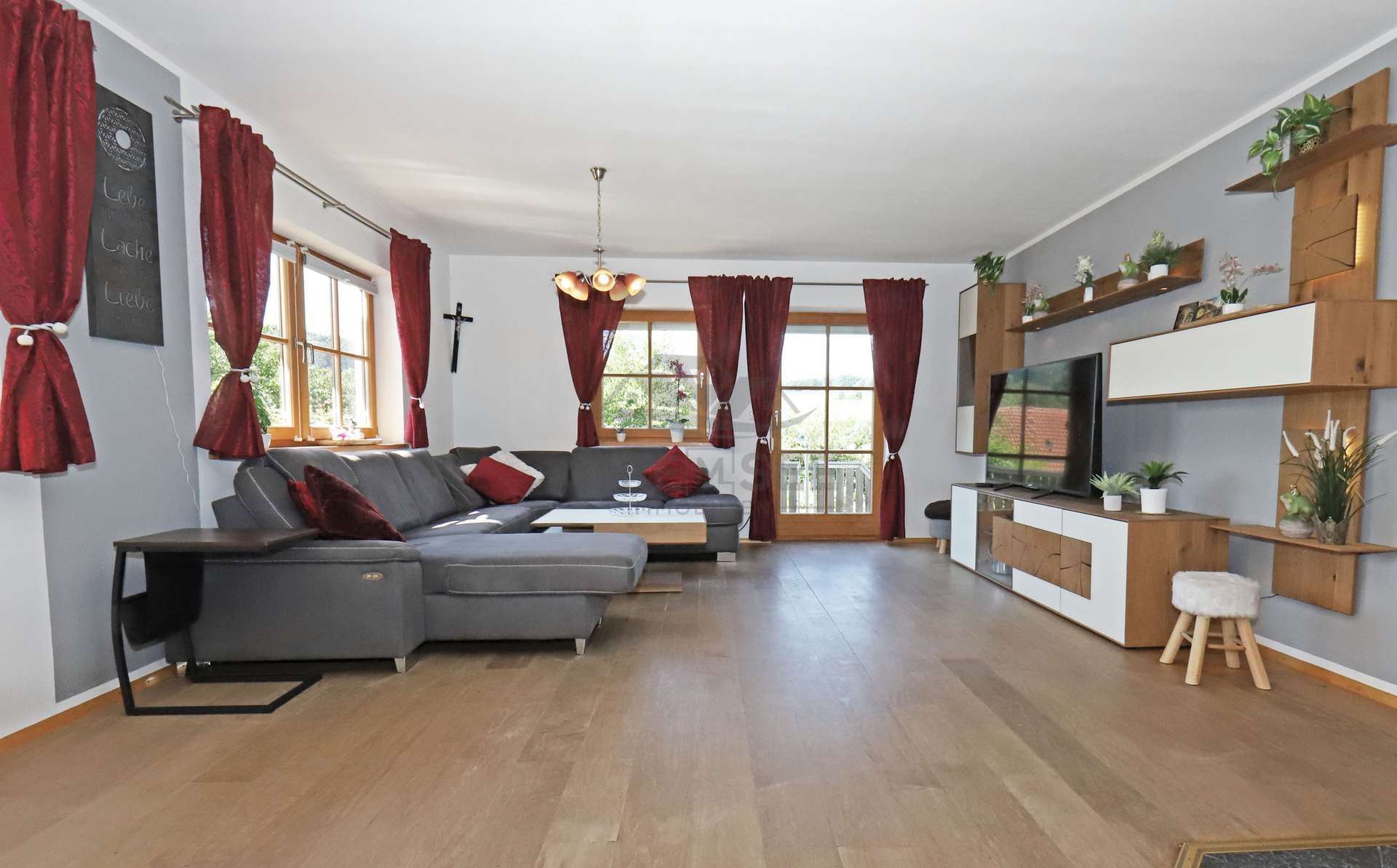 Immobilie in Taching am See - Ruhig gelegenes EFH mit Doppelgarage, Carport, Wärmepumpe & Weitblick am Tachinger See - Bild 5