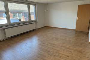 Leben, wo andere Urlaub machen – Charmantes Vierfamilienhaus im Herzen von Varel – Die vollständige Adresse der Immobilie erhältst du vom Anbieter., 26316 Varel – Vorschaubild 2