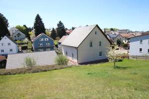 OH-155-26 Sanierungsbedürftiges Einfamilienwohnhaus in Burglengenfeld – Die vollständige Adresse der Immobilie erhältst du vom Anbieter., 93133 Burglengenfeld – Vorschaubild 4