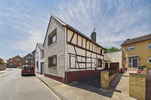 Teilmodernisiertes Einfamilienhaus mit Garage und Nebengebäude in Vettweiß-Kelz! – Broichstraße 7, 52391 Düren (Kreis) – Vorschaubild 3