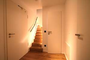 BUCHBERGER Immobilien Moderne 4 Zimmer-Maisonette-Wohnung mit 2 Bäder, Terrasse und Garten – Die vollständige Adresse der Immobilie erhältst du vom Anbieter., 81827 Waldtrudering, München – Vorschaubild 9