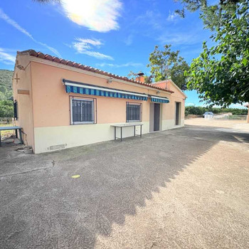 Charmantes Landhaus mit Pool, umgeben von Zitrusbäumen
