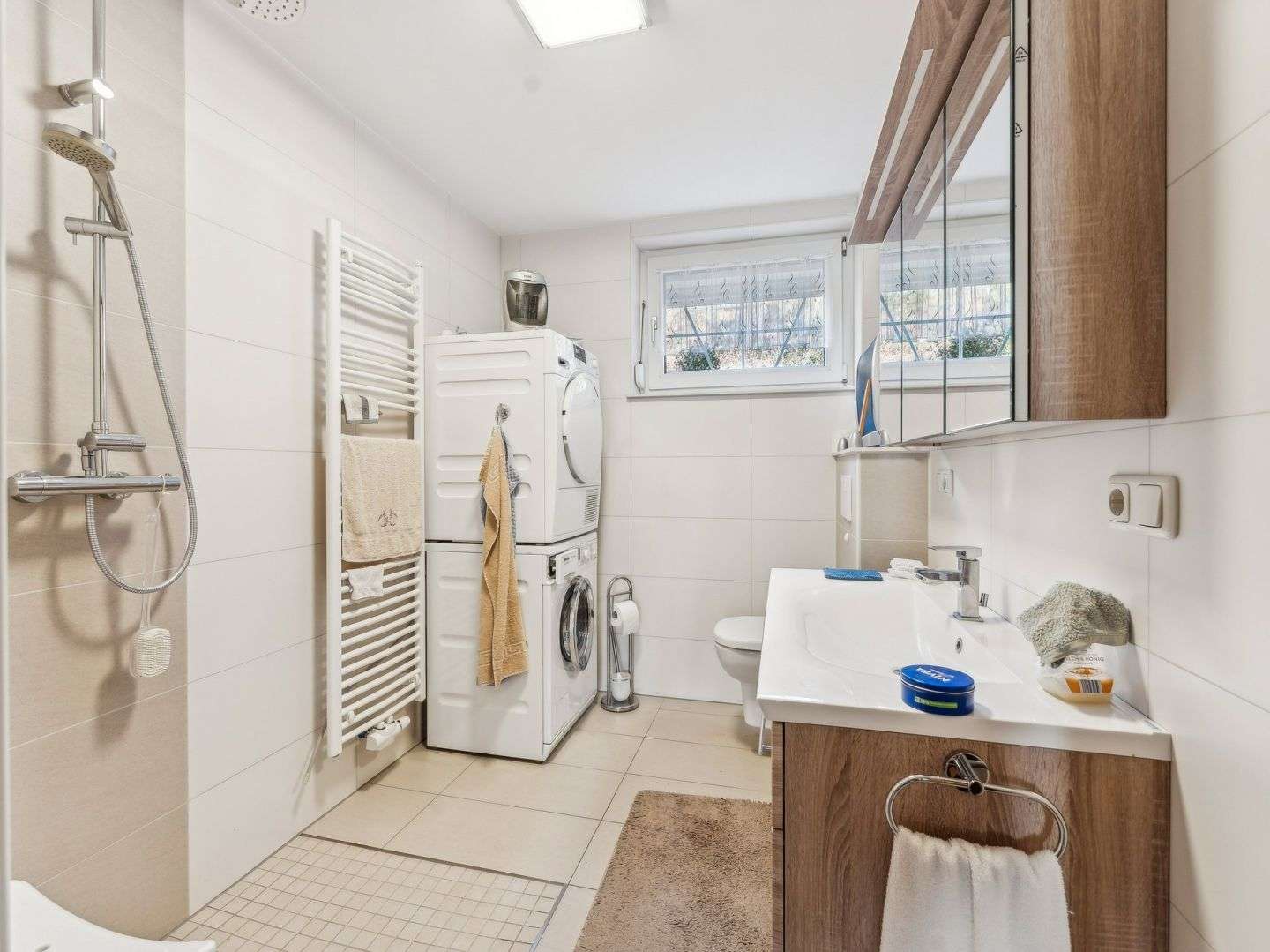 Immobilie in Felsberg - Zweifamilienhaus mit mehreren Modernisierungen und großem Grundstück in Felsberg - Bild 9