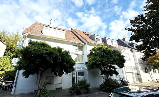 Hochparterre - Tolle 3-Zimmer-Wohnung mit großem Balkon und Tiefgaragenstellplatz