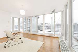 Prenzlauer Berg/Mitte - 3 Zimmer Dachgeschoss-Maisonette, große Küche, 3 Balkone/Terrassen, fantasti – Schwedter Straße 24, 10119 Prenzlauer Berg, Berlin – Vorschaubild 1
