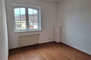 3-Zimmer-Wohnung im Hinterhaus eines ehemaligen Fabrikgebäudes in zentraler Lage von Offenbach – 63067 Messehalle, Offenbach am Main – Vorschaubild 8