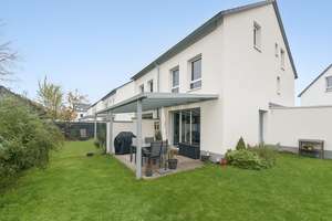 toller Garten, Hochwertiger Niedrigenergie Doppelhaushälfte, 5 Zimmern (EBK),  im Neubaugebiet Hanau – Silbergrasweg 5, 63457 Wolfgang, Hanau – Vorschaubild 1