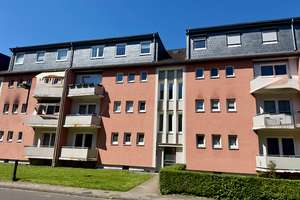 KLEINE ERDGESCHOSS WOHNUNG MIT BALKON!!!