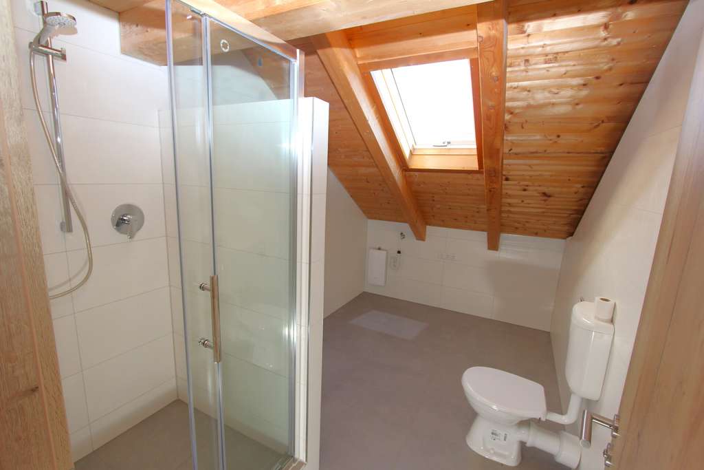 Immobilie in Sindelsdorf - Lichtdurchflutete 3-Zi.-mit Option auf 4-Zi.-DG - Whg. sofort beziehbar! - Bild 1